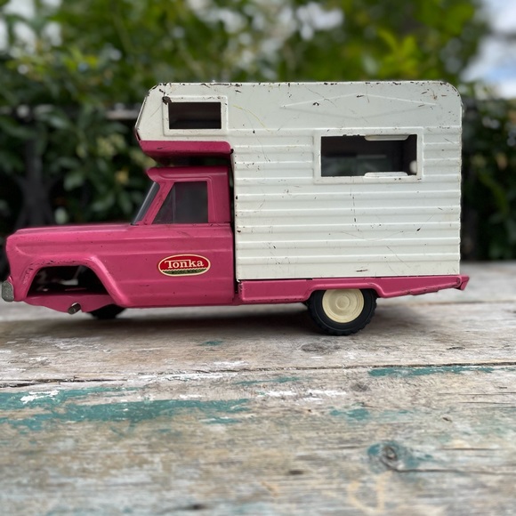 Vintage 1963-69 Tonka Toys Mini Pink Jeep Camper Truck - Picture 5 of 11